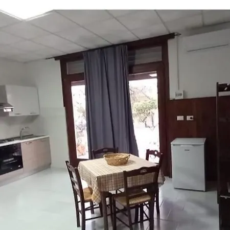 Casetta La Meridiana בית נופש צ'יסטרנינו