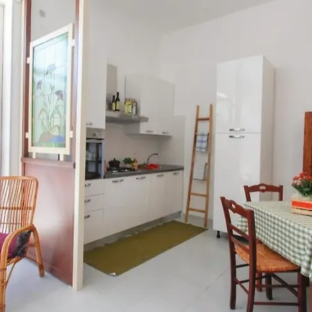 Casetta La Meridiana צ'יסטרנינו